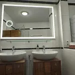 Isartor - Shared Bathroom Homestay szállás München