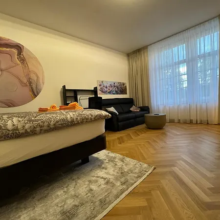 Isartor - Shared Bathroom *